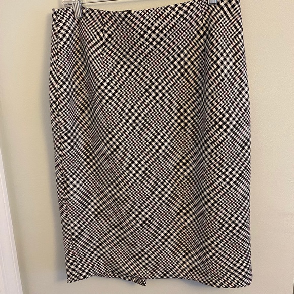 Women’s skirt - Picture 1 of 3